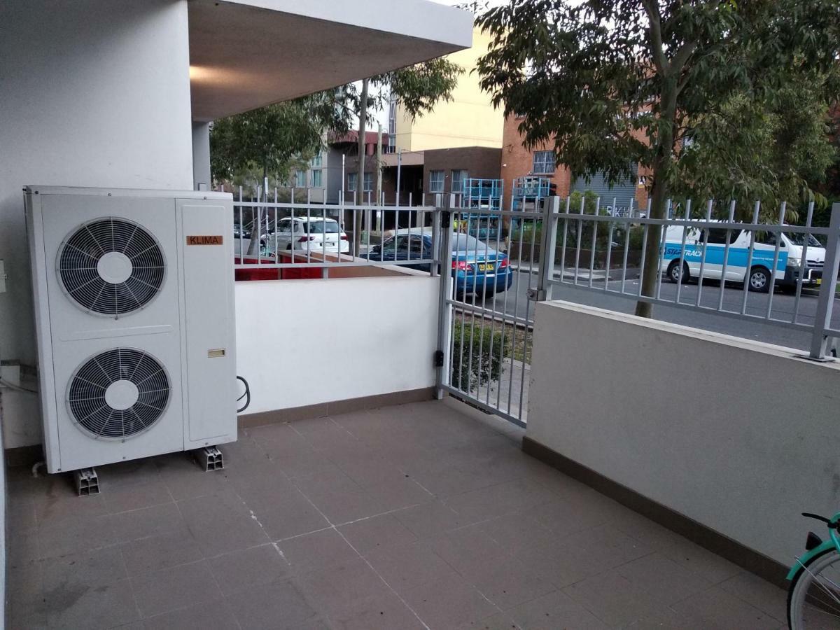 Mascot Clean Bedroom Sydney Exterior photo